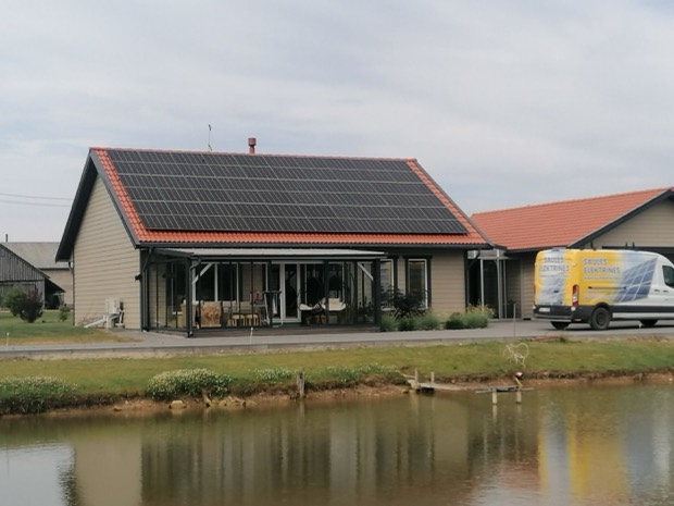 Saulės elektrinė ant gyvenamojo namo