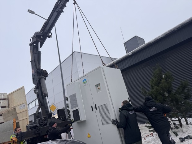 Pramoninio elektros energijos kaupiklio montavimas kranu, Solemanos brigada